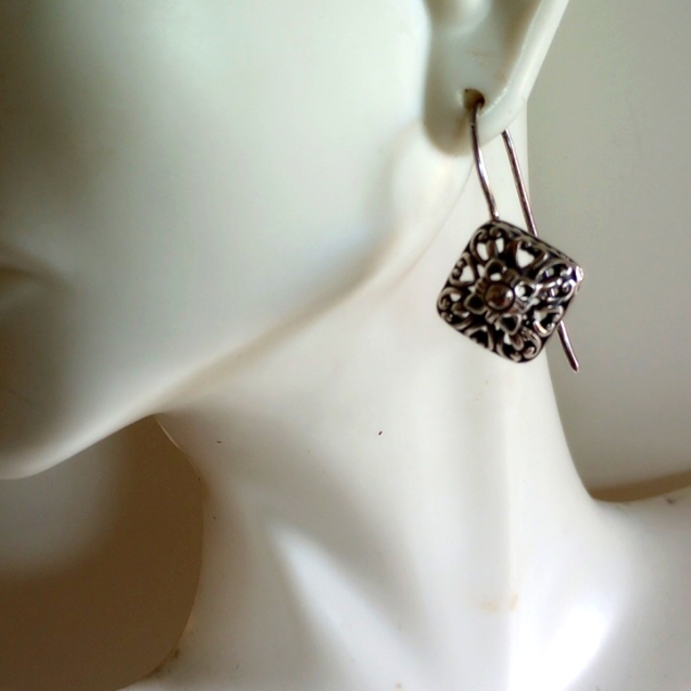 VINTAGE SILVER PLATED  FILIGREE DROP EARRINGS STYLISH 1.25" LONG.